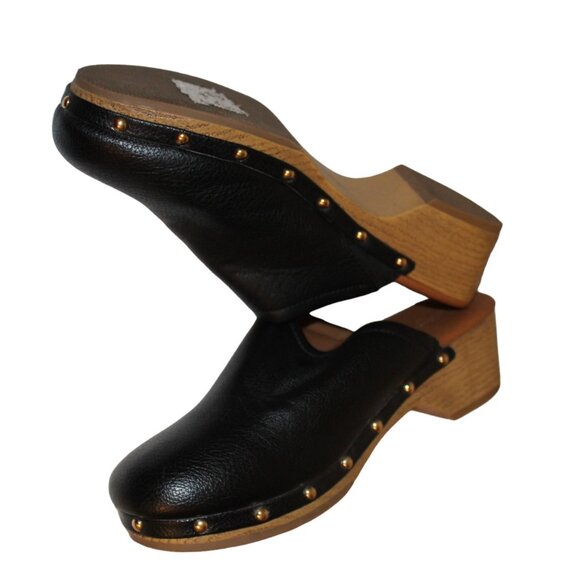 Universal Thread Shoes - CLOGS Universal Thread Black, Gold Accents, Wood tone Heels Comfy 11 New